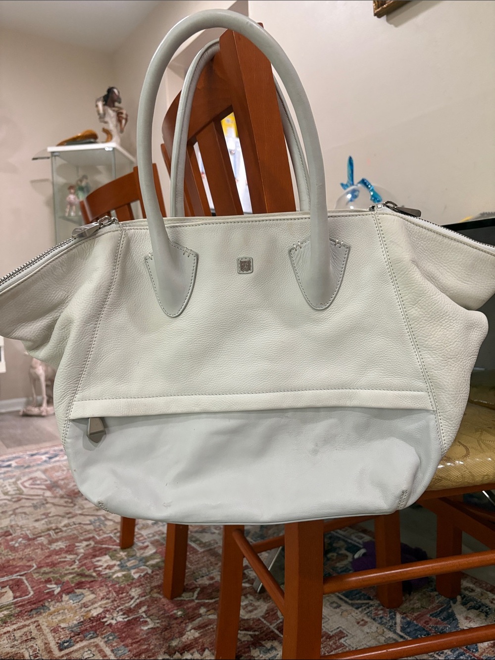 Pour La Victoire White Leather Shoulder Handbag